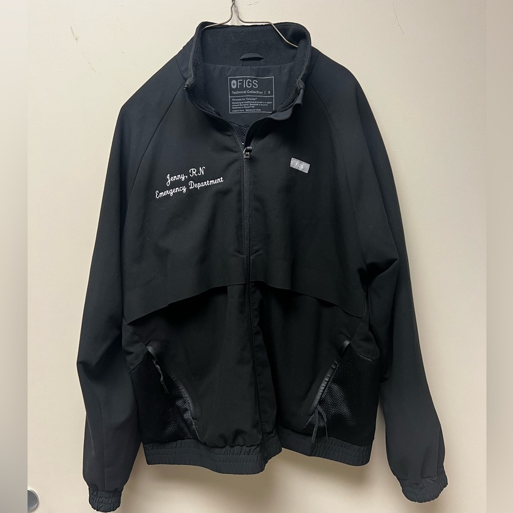 FIGS women's Black Sydney - Scrub Jacket - S / Black